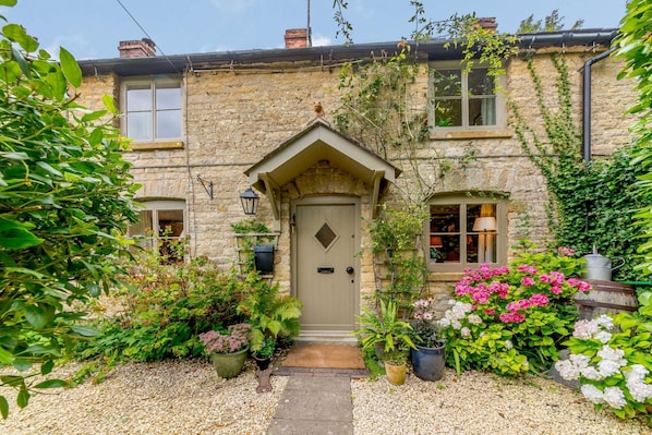 Star Cottage - StayCotswold