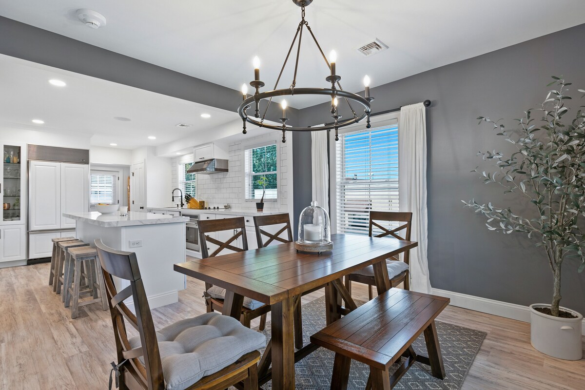 Luxury Mystic Apartment “0.8 miles from downtown mystic”