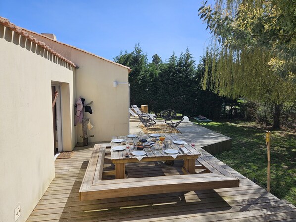 Outdoor dining