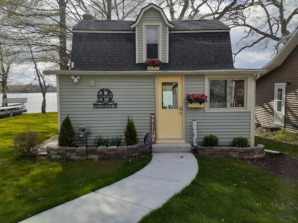 Welcome to 9330 Oakdale! We are glad you decided to visit.