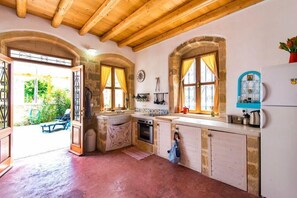 Kitchen area. fully equipped kitchen