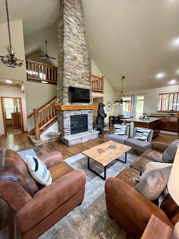 Living room- vaulted ceilings, new 50" smart TV,  gas fireplace 