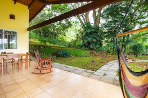 backyard patio-garden