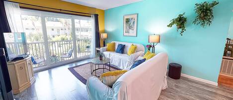 Bright and beautiful condo with queen sofa sleeper.  Condo sleeps 4.