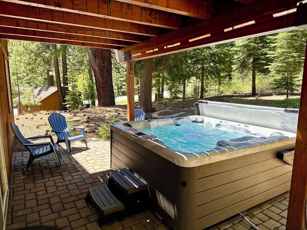 Hot Tub: Exquisite Alpine Chalet
