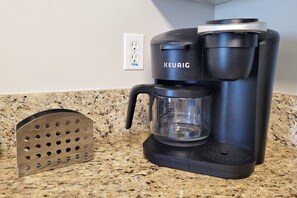 Keurig standard pot or K-cup coffee.