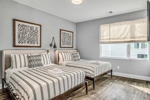 Bedroom 2- Two full beds