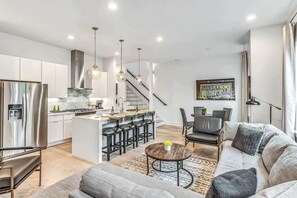 Spacious Open Concept Main Level 