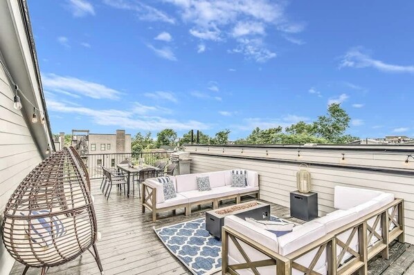 Our furnished rooftop is the perfect spot to spend your evenings! 