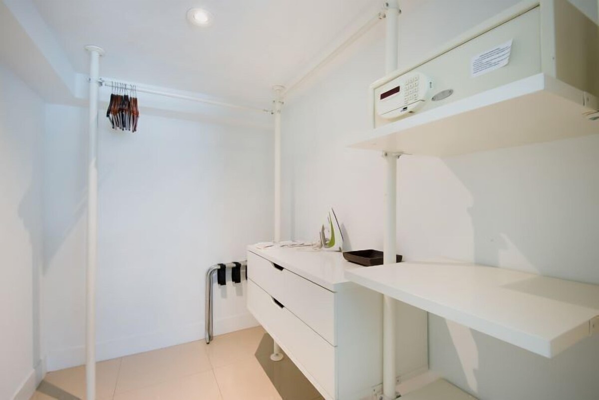 1 Bedroom-1 Bath with Terrace Steps from Bal Harbour Beach