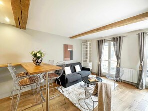 The living room is very cosy regarding the city