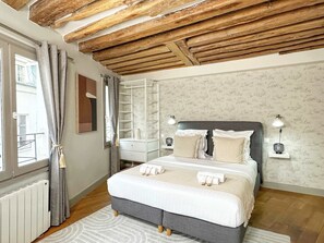 The bedroom is very confortable and well equipped
