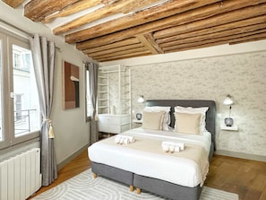 The bedroom is very confortable and well equipped