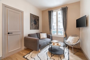 A nice and luminous living room with a TV and wiFi.