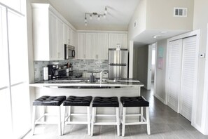 Full Kitchen with dining for four
