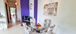 Cute dinning-room corner 