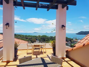 Top floor common terrace with views onto the Canal of Panama
