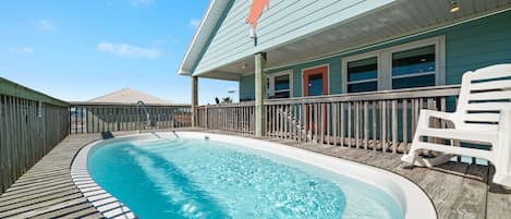 Just steps away from the beach, a heated pool and cup of coffee? Perfect for the best vacation! Come stay with us and let your kids splash their hearts out while you relax.