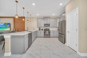 2826StoreyCove_StoreyLake_06.jpg