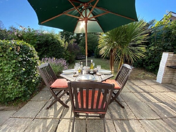 Patio and barbecue in back garden