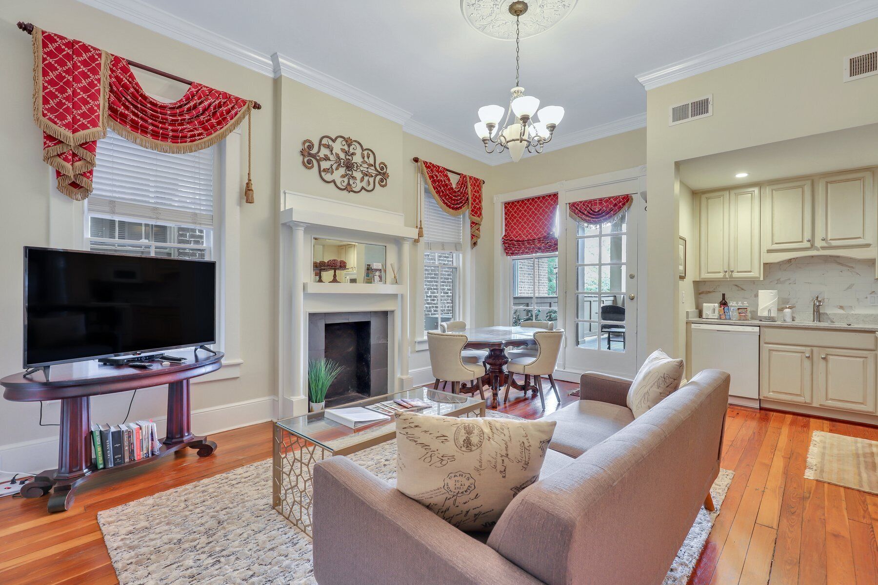 The Elegant Madison Suite on Jones Street - Savannah | Vrbo