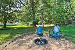 Fire Pit | Spacious Backyard