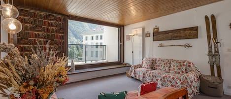 Large flat in the center of Chamonix