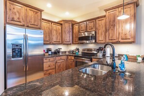Plenty Of Room In The Modern Kitchen
