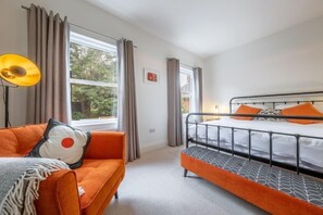 The Coach House, Cromer: Master bedroom with a super-king size bed