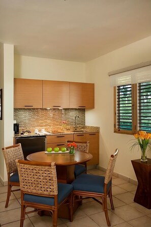 This amazing resort has many great amenities for the whole family! Exact unit will be assigned upon arrival. Views, colors and decor may vary.