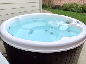 Hot tub in back yard cleaned before each guest.