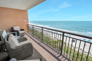 Large Balcony with Amazing Views of the Ocean🌊☀️