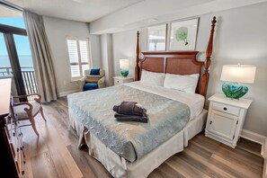 Main Bedroom with View of the Ocean🌊☀️