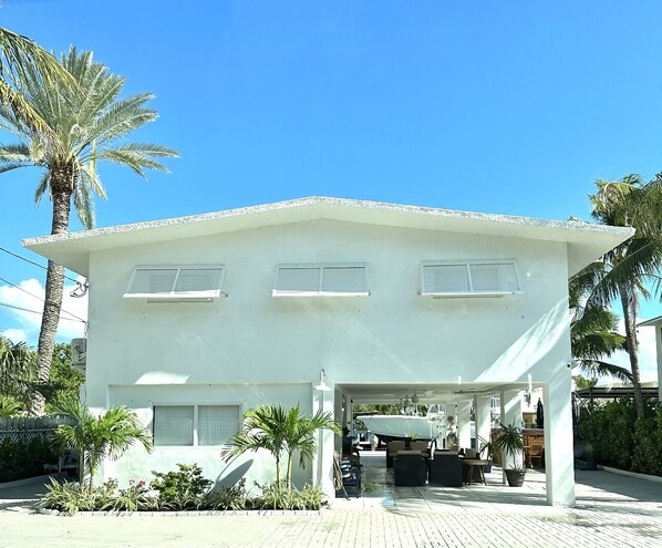 Front view of house 