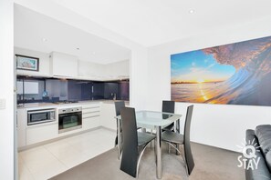 Kitchen area is right next to the dining area 🍽