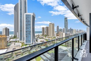 Spectacular views of the ocean and city from the balcony😍