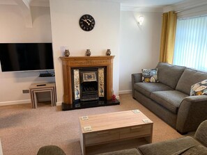 Living room/dining room | Paignton View, Paignton