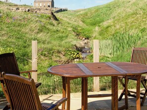 Sitting-out-area | Watersreach, Collieston