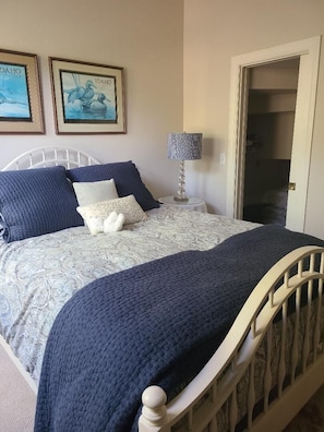 Guest bedroom with queen bed downstairs