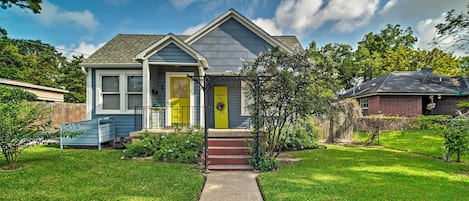 Brenham Vacation Rental | 2BR | 1BA | Stairs Required for Entry | 1,291 Sq Ft