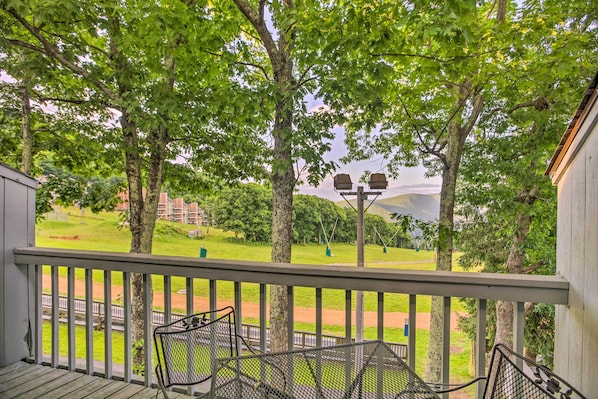 Wintergreen Resort Vacation Rental | 2BR | 1BA | 1,119 Sq Ft | Stairs Required