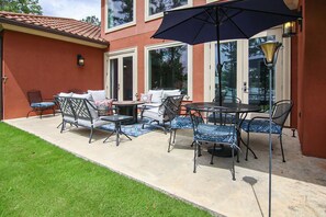 Back patio, with table/chairs.  Gas grill