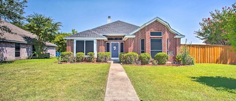 Rowlett Vacation Rental | 3BR | 2BA | 1,295 Sq Ft | Step-Free Access