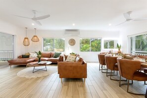 6 Sorrento crescent_TWI_living 1b