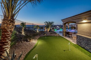 Putting Green. 