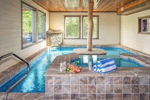 Indoor swimming pool and jacuzzi.