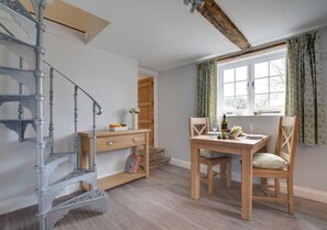 CT024 - Dining Area