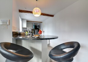 CT024 - Breakfast Bar