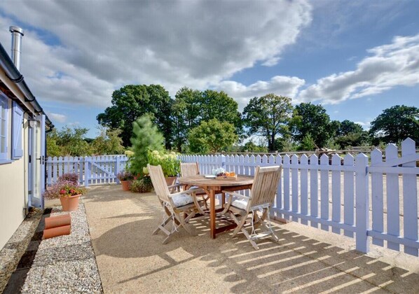 CB635 - Patio - View 3