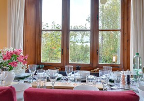 SX865 - Dining Area - View 2